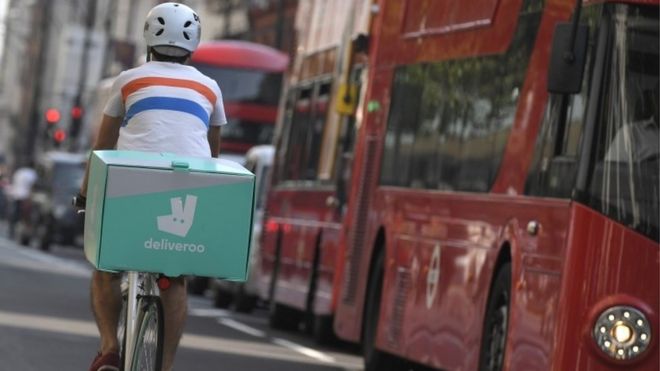 Deliveroo райдер в Лондоне