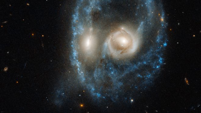 Duas galáxias se chocando