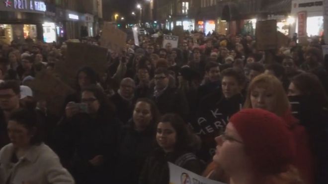 Протестующие в Ньюкасле (30 января 2017 года)