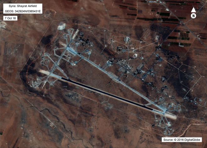 Imagen satelital de la base Shayrat.