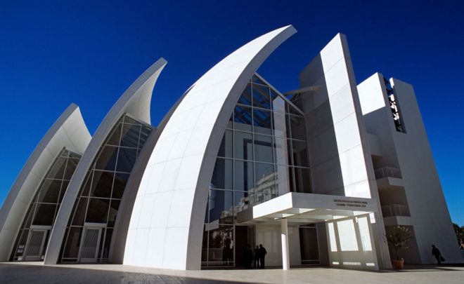 Церковь «Погружения в Мисекордии» американского архитектора Ричарда Мейера в Риме