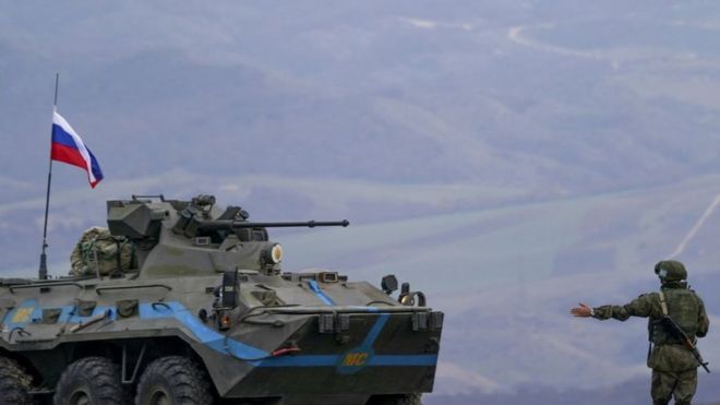 Танк с российским флагом