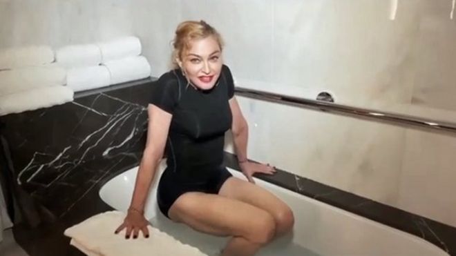 Мадонна в ледяной ванне