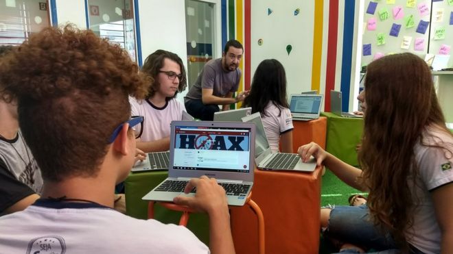 Aula com fake news em escola do interior de São Paulo