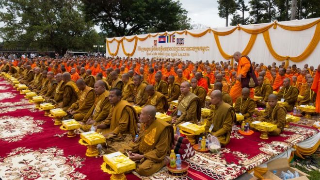 Буддийские монахи на мероприятии