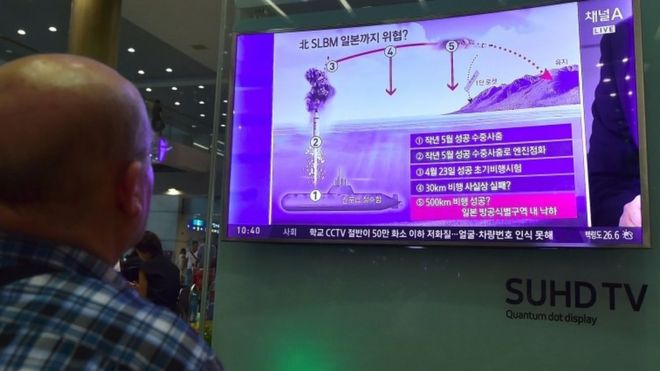 A man watches a news report about the missile launch in Incheon airport, Seoul (24 Aug 2016)