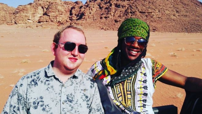 生意伙伴亞當·布拉德福德（左）和喬丹·斯溫在約旦沙漠