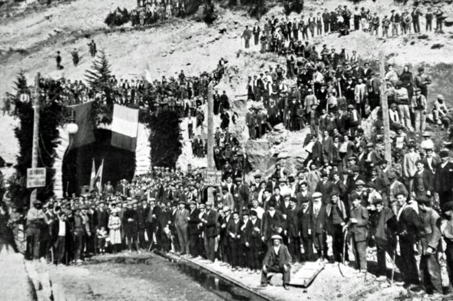 Празднование рытья туннеля Сомпорт в 1912 году