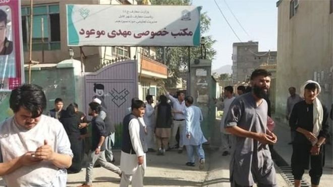 د روغتیا وزارت: دشت برچي سیمه کې پر ښوونځي برید ۴۸ کسان وژلي او لسګونه نور ټپیان دي