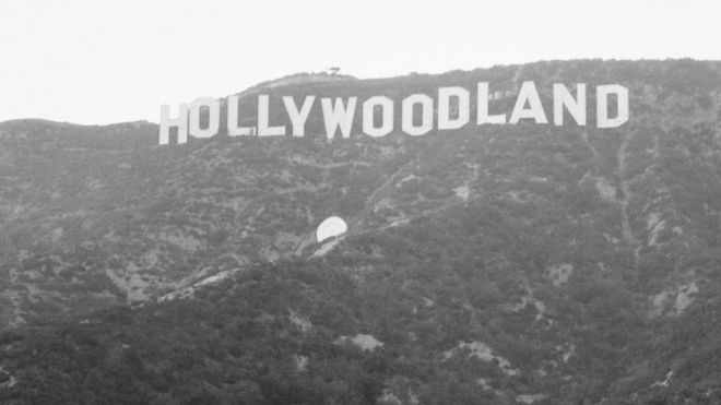 Знаменитая вывеска на холмах Голливуда