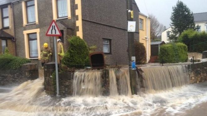 Наводнение в деревне Rhostryfan, недалеко от Caernarfon