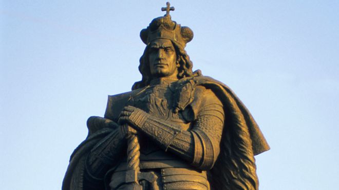 Grand Duke Vytautas - statue in Kaunas