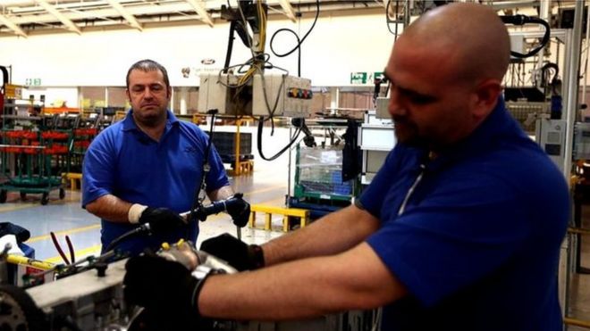 Ford fabrikasında işçiler