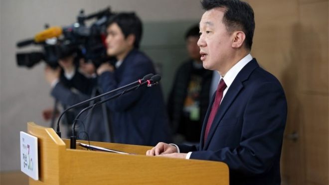 South Korean Unification Ministry spokesman Jeong Joon-hee speaks to reporters in Seoul (8 April 2016)