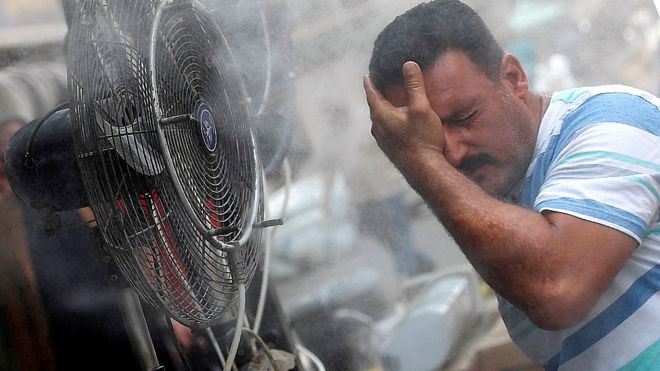 Man cooling off in Baghdad