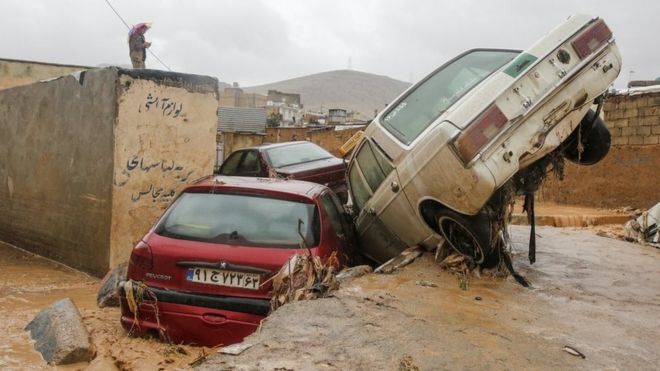 ادامه سیلاب در شیراز امروز (سه شنبه) در محله سعدیه این شهر خسارات فراوانی بر جای گذاشت