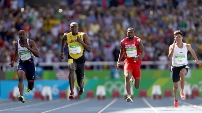 Usain Bolt (2º da dir. para a esq.) durante as eliminatórias deste sábado