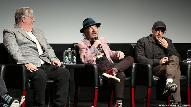 Создатель и исполнительный продюсер Симпсонов, Мэтт Грёнинг (слева), Гарри Ширер (справа) и исполнительный продюсер Мэтт Селман (справа)
