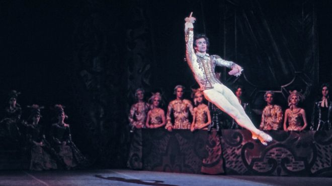Рудольф Нуреев выступает с Национальным балетом Канады в «Спящей красавице», которую он поставил в 1972 году