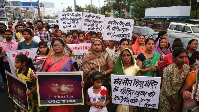 Hindistan'da tecavüz olaylarına karşı protesto