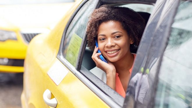 Женщина в такси