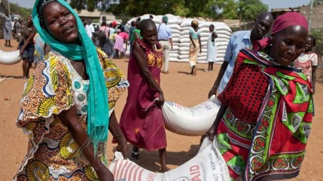 Женщины в Южном Судане получают продовольственную помощь