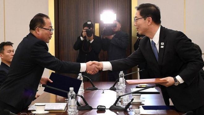 South and North Korean officials shake hands during talks in Panmunjom. Photo: 17 January 2018