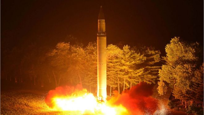 Un misil Hwasong-14 es disparado en Corea del Norte.