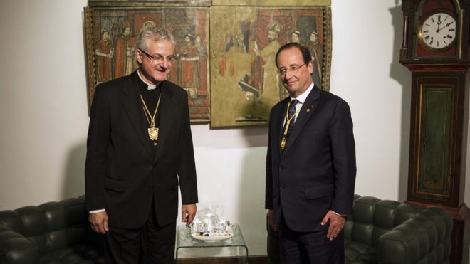 Испанский епископ Ургелла (слева) и президент Франции (справа) были соправителями Андорры и главами государств