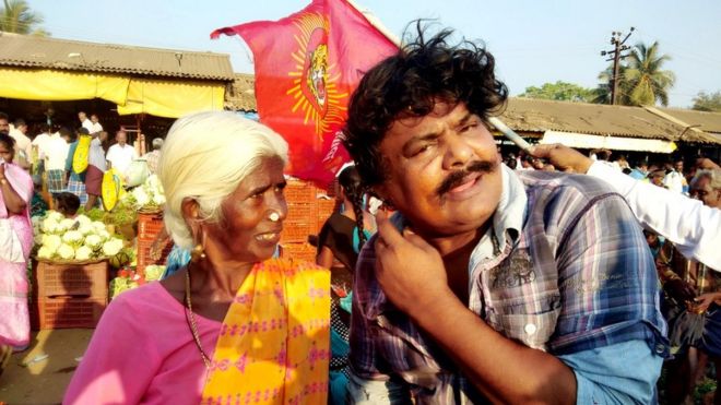 கவனத்தை ஈர்க்கும் வகையில் வாக்கு சேகரிக்கும் மன்சூர்அலிகானுடன் நேர்காணல்