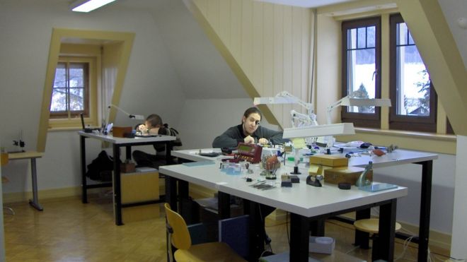 Рабочие в мастерской Voutilainen