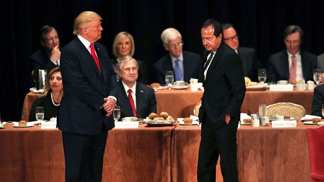 Трамп и Полсон на обеде, организованном Экономическим клубом Нью-Йорка 15 сентября 2016 года