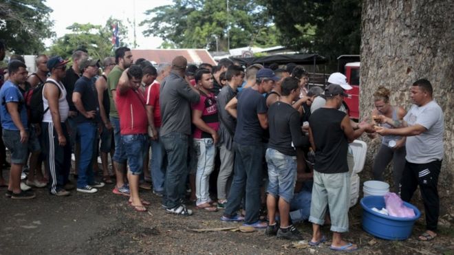 Тысячи кубинских мигрантов на границе Коста-Рики и Никарагуа, 18 ноября 2015 года