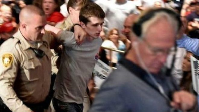 Hombre arrestado durante evento de Trump