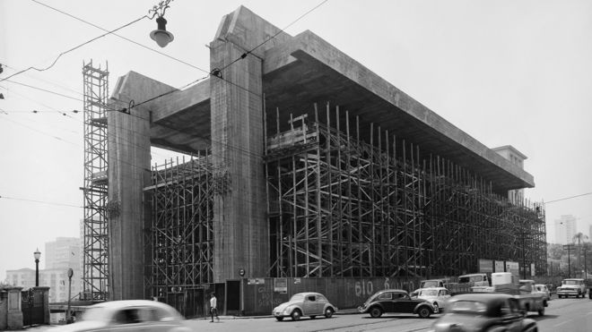Museu de Arte de São Paulo Assis Chateaubriand em construção, projeto de Lina Bo Bardi, avenida Paulista, São Paulo, 1966