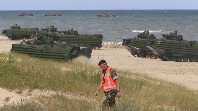 Военные учения НАТО на пляже в Польше