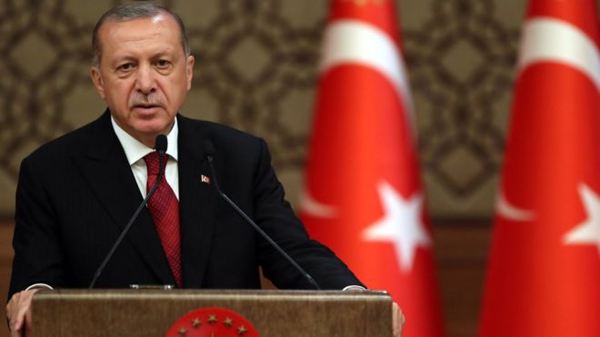 Президент Турции Реджеп Тайип Эрдоган выступает во время своей пресс-конференции в Президентском дворце после принятия присяги в Анкаре, Турция, 9 июля 2018 года