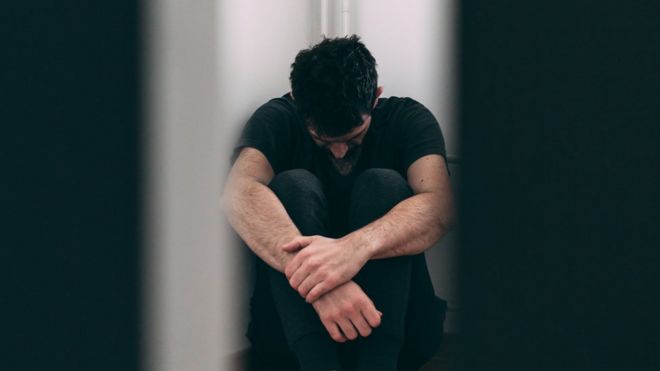 Joven en cuarto