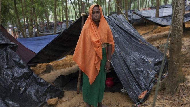 Mujer rohingya que huyó de Myanmar en un campo de Kutubalam, en Teknaf, Bangladesh.