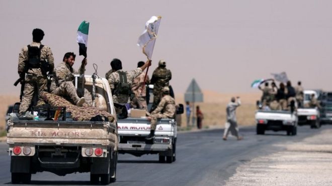 Истребители Сирийских демократических сил (СДФ) на пути в Ракку, Сирия, 6 июня 2017 года