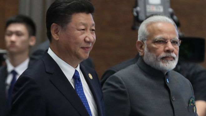 Президент Китая Си Цзиньпин и премьер-министр Индии Нарендра Моди приняли участие в диалоге стран с формирующимся рынком и развивающихся стран в кулуарах саммита БРИКС 2017 года в Сямыне, юго-восточная провинция Фуцзянь Китая, 5 сентября 2017 года