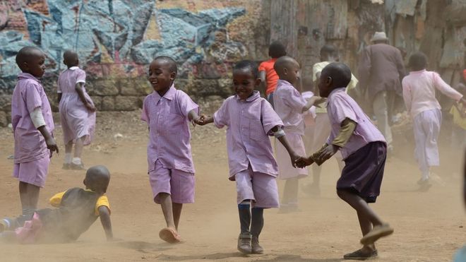 дети во время игр в Кении