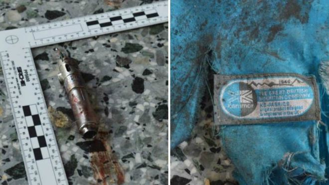 El posible detonador de la bomba y los restos de una mochila.