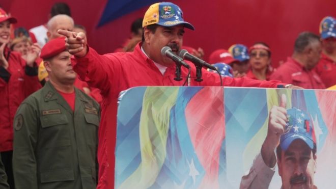 Президент Николас Мадуро во время проправительственного митинга в среду