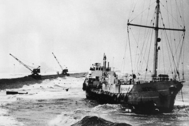 Radio Caroline's pirate radio ship 'MV Mi Amigo' runs aground at Frinton-on-Sea on the Essex coast during a storm, 20th January 1966.