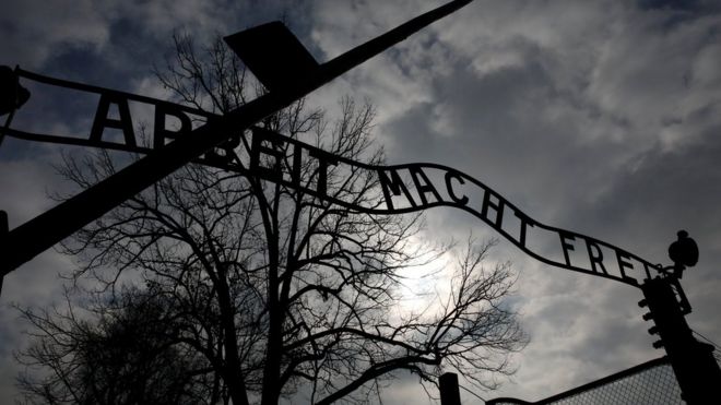 Слоган Arbeit Macht Frei в Освенциме