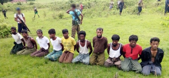 Десять человек рохинджи, прежде чем они были убиты в гостинице Дин