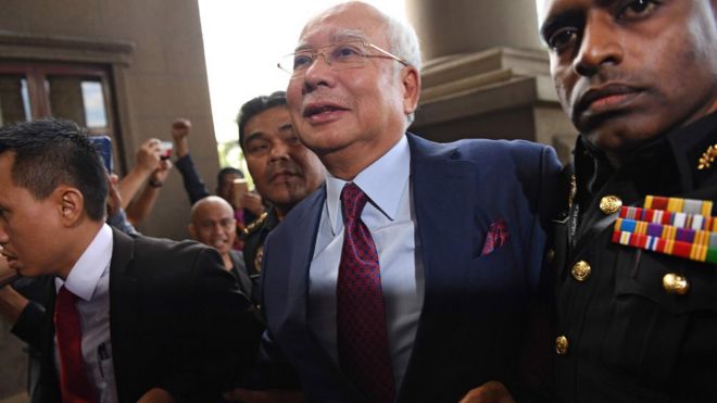 Former Malaysian prime minister Najib Razak (C) arrives for a court appearance at the Duta court complex in Kuala Lumpur on 4 July 2018