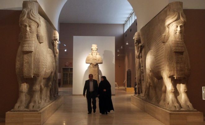 Ламассус в ассирийском зале Национального музея Ирака в Багдаде