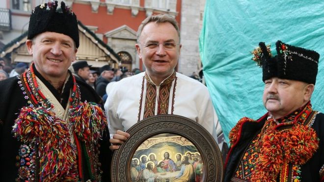 Мэр Львова Андрей Садовый (в центре)